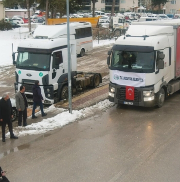 bilecik-haber_bozuyuk-belediyesi-8-yardim-araci-yola-cikti-4483.jpg