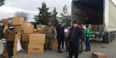 bilecik-haber_bozuyuk-ten-giden-yardimlar-bolgede-dagitiliyor-4343.jpg