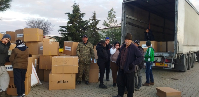 BOZÜYÜK’TEN GİDEN YARDIMLAR BÖLGEDE DAĞITILIYOR