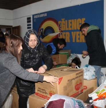 bilecik-haber_osmaneli-nden-deprem-bolgesi-icin-baslatilan-yardim-kampanyasina-destek-4274.jpg