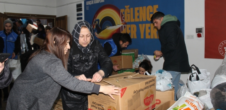 Osmaneli’nden deprem bölgesi için başlatılan yardım kampanyasına destek