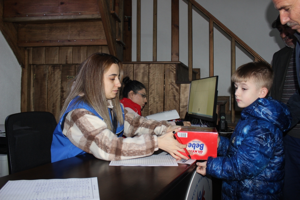 osmaneli-nden-deprem-bolgesi-icin-baslatilan-yardim-kampanyasina-destek-4276