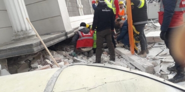 bilecik-haber_universite-personeli-ve-ogrencileri-deprem-bolgesinde-4363.jpg