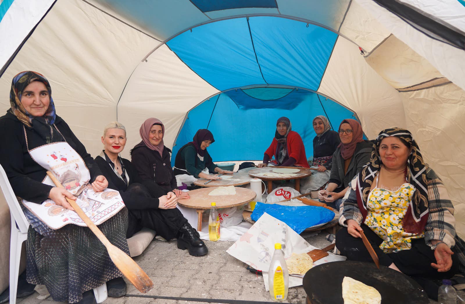 mezun-oldugu-okulda-kermese-katildi-5277