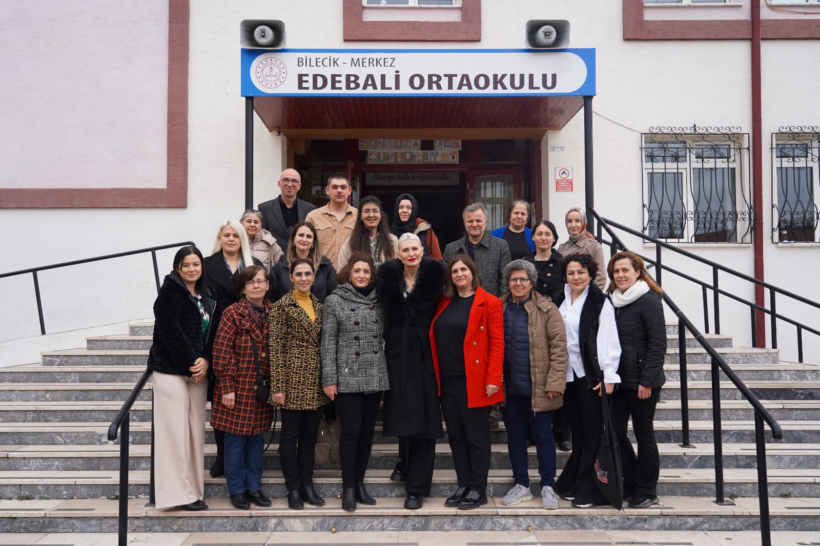 mezun-oldugu-okulda-kermese-katildi-5279