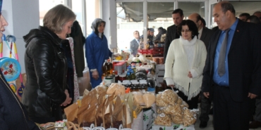bilecik-haber_osmaneli-nde-depremzede-vatandaslar-yararina-kermes-duzenlendi-5808.jpg
