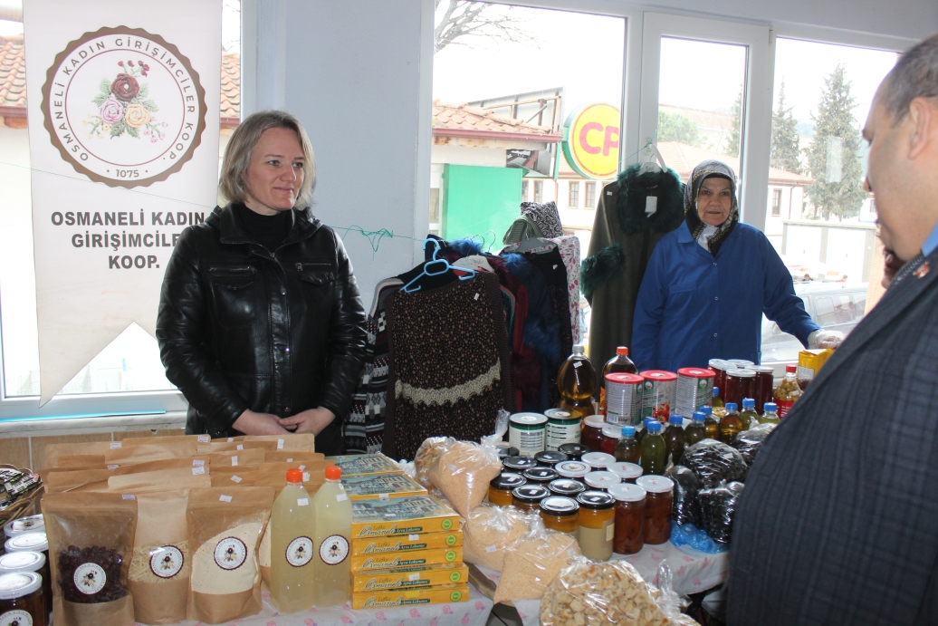 osmaneli-nde-depremzede-vatandaslar-yararina-kermes-duzenlendi-5811