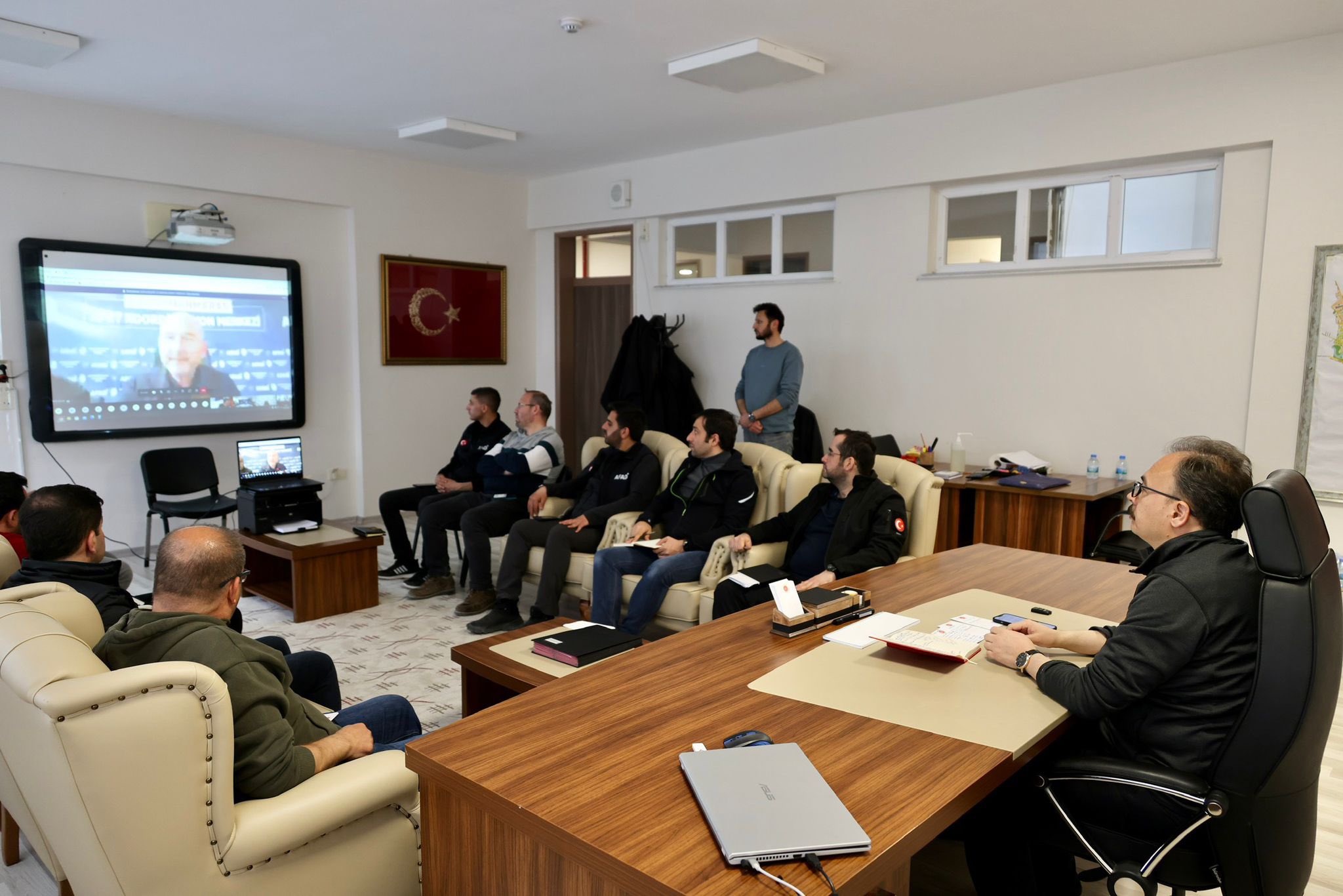 vali-kizilkaya-acinin-biraktigi-enkazi-kaldiriyoruz-6538