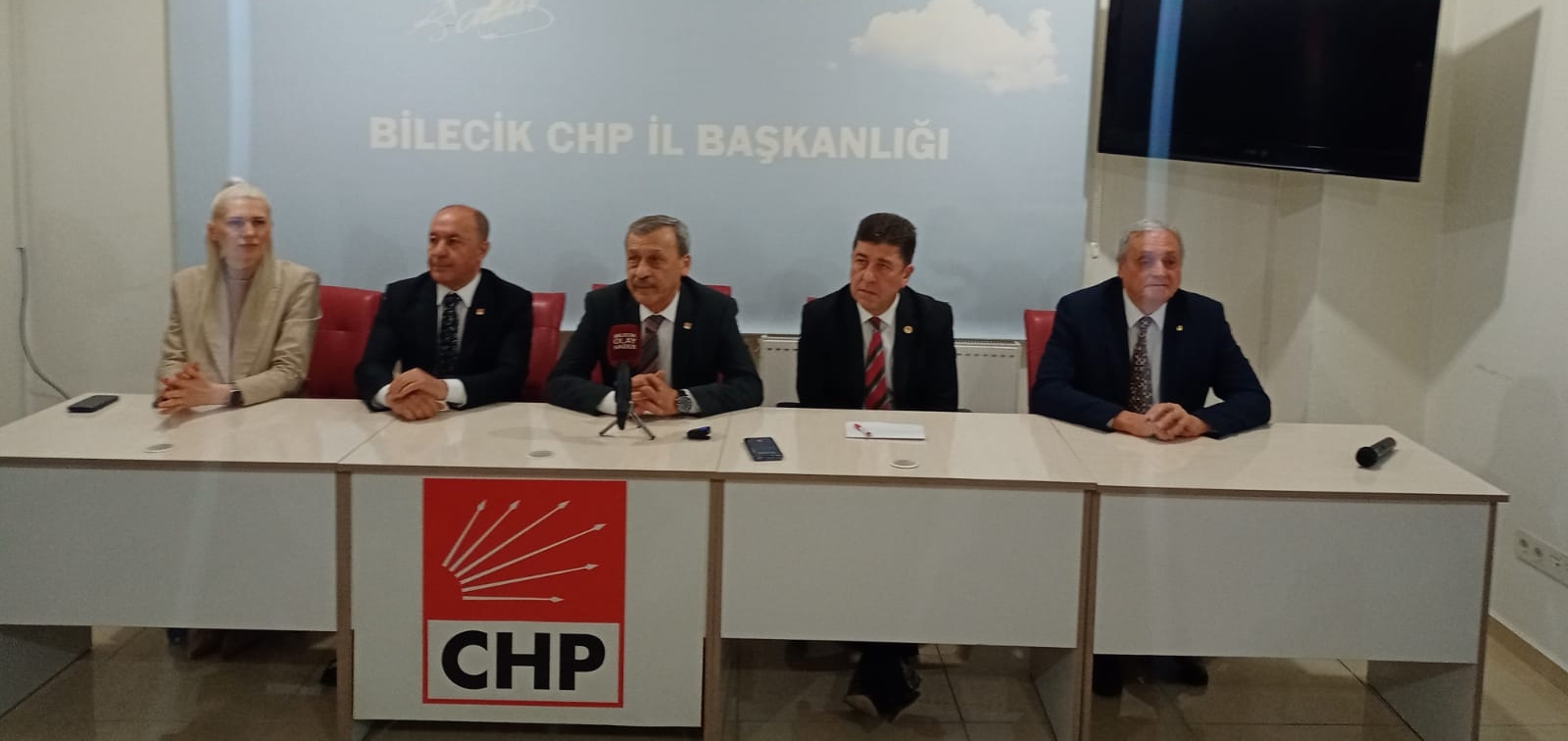 sadece-o-iki-isim-katildi-7344