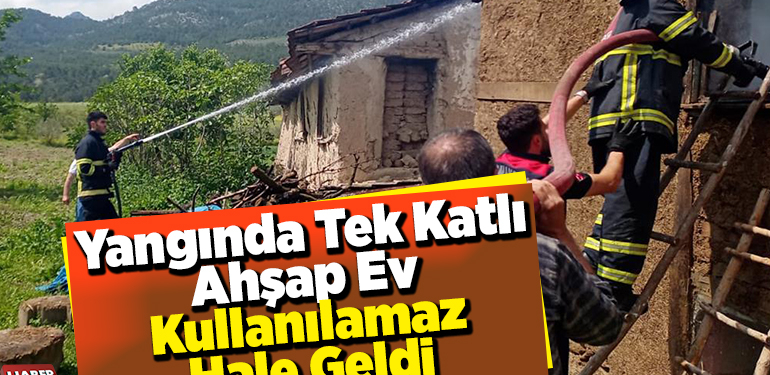 Yangında tek katlı ahşap ev kullanılamaz hale geldi