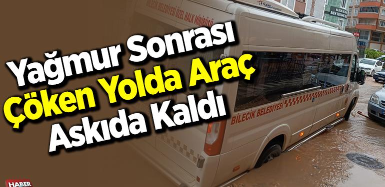 Yağmur sonrası çöken yolda araç askıda kaldı