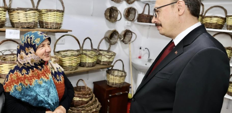 Vali Kızılkaya üreten kadınlarla bir araya geldi