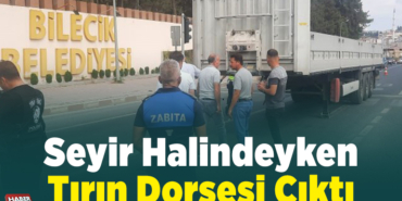Trafikte seyir halindeyken tırın dorsesi çıktı