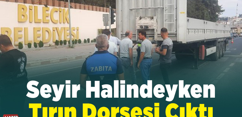 Trafikte seyir halindeyken tırın dorsesi çıktı