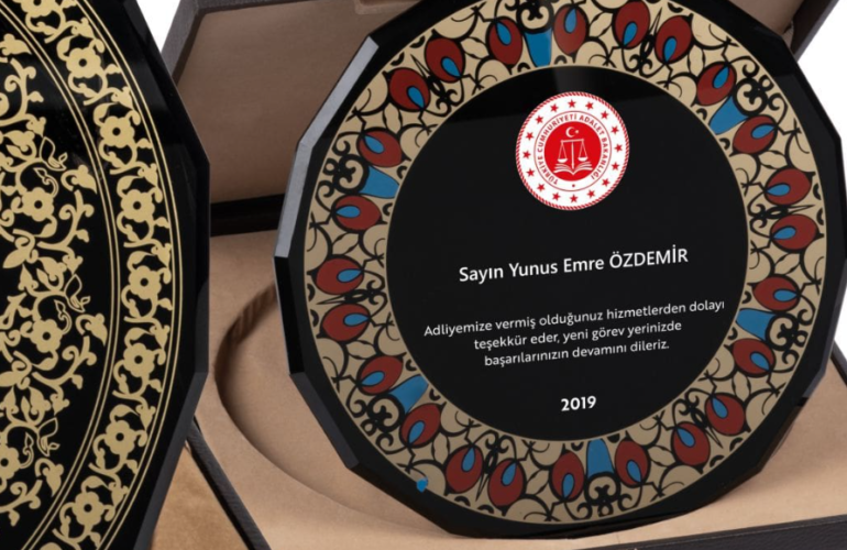 PlaketBurada ile Kristal Plaketlerde Kişiye Özel Tasarım Fırsatları
