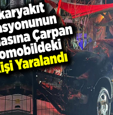 Akaryakıt istasyonunun tabelasına çarpan otomobildeki 3 kişi yaralandı