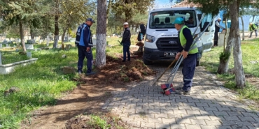 Pazaryeri'nde bayram öncesi mezarlıkta temizlik ve bakım yapıldı