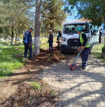 Pazaryeri'nde bayram öncesi mezarlıkta temizlik ve bakım yapıldı