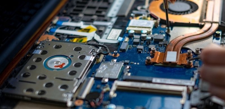 Laptop ve Bilgisayar Tamiri: Sorunlarınızı Çözmek için Profesyonel Servis