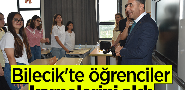 Bilecik’te öğrenciler karnelerini aldı