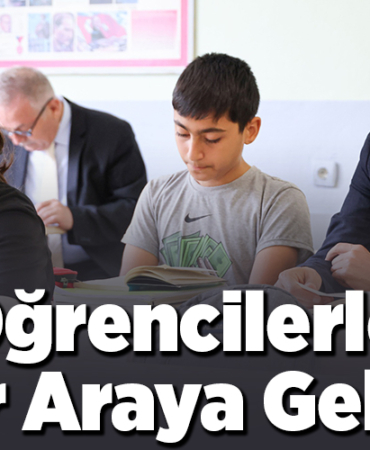 Öğrencilerle bir araya geldi