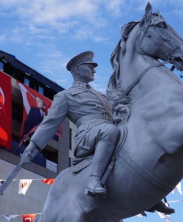 bilecik-haber_bilecik-te-yeni-ataturk-heykeli-acildi-1450.jpg