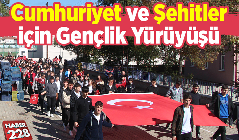 Cumhuriyet ve Şehitler İçin Gençlik Yürüyüşü