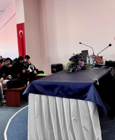 bilecik-haber_pazaryeri-kaymakami-kahraman-dan-universiteli-genclere-kariyer-planlama-semineri-2499.jpg