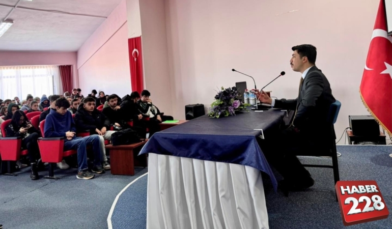 Pazaryeri Kaymakamı Kahraman’dan üniversiteli gençlere “kariyer planlama” semineri