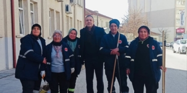 bilecik-haber_bilecik-emniyet-muduru-yilmaz-temizlik-iscileriyle-bulustu-3255.jpg
