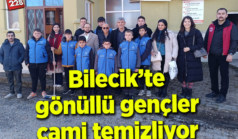 Bilecik’te gönüllü gençler cami temizliyor