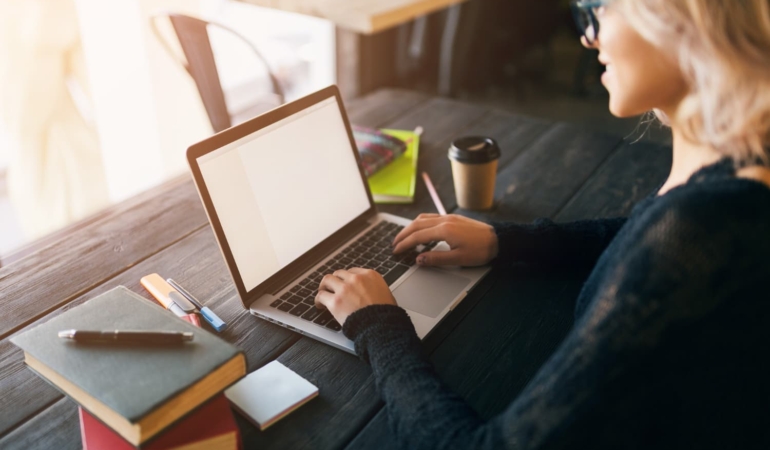 Tez Nasıl Yazılır? Özgün ve Etkili Bir Tez Yazma Rehberi