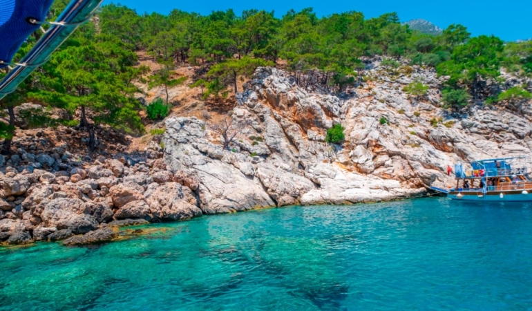 Akdeniz’in Saklı Cennetini Tekne Turu İle Keşfe Çıkın