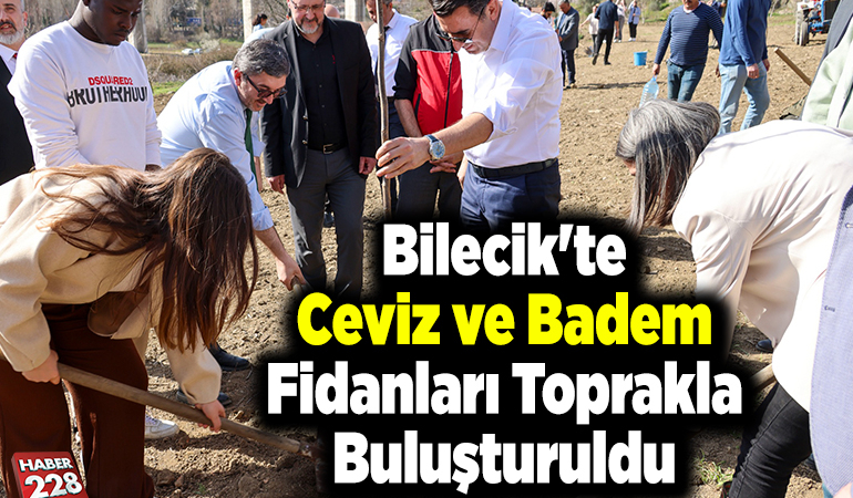 Bilecik’te ceviz ve badem fidanları toprakla buluşturuldu