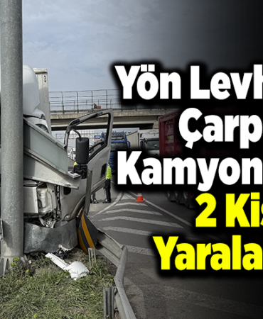 Yön levhasına çarpan kamyonetteki 2 kişi yaralandı