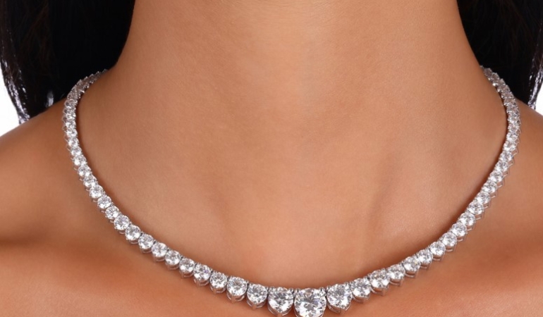 Carats Pırlanta: Pırlantanın İncelikli Detaylarını Kombinlerinizde Hissedin