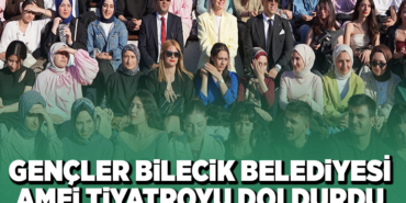 GENÇLER BİLECİK BELEDİYESİ AMFİ TİYATROYU DOLDURDU