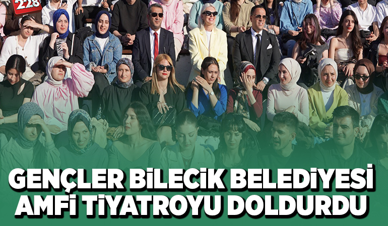 GENÇLER BİLECİK BELEDİYESİ AMFİ TİYATROYU DOLDURDU
