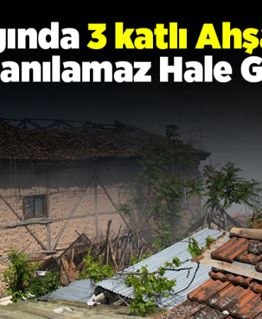 Yangında 3 katlı ahşap ev kullanılamaz hale geldi