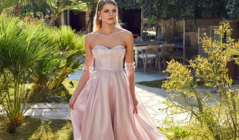 Gece Elbisesiyle Davetlerde Fark Yaratın