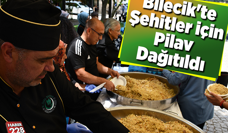 Bilecik’te şehitler için pilav dağıtıldı