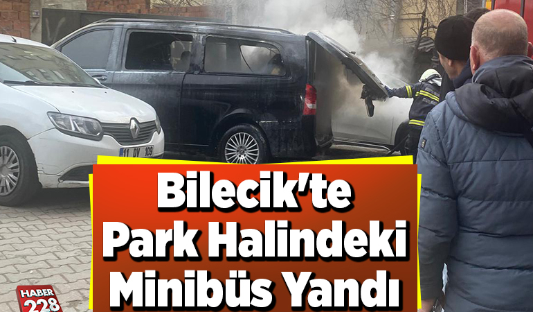 Bilecik’te park halindeki minibüs yandı