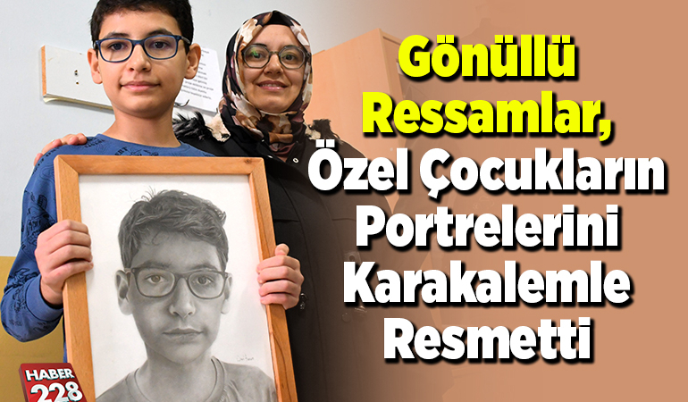 Gönüllü ressamlar, özel çocukların portrelerini karakalemle resmetti