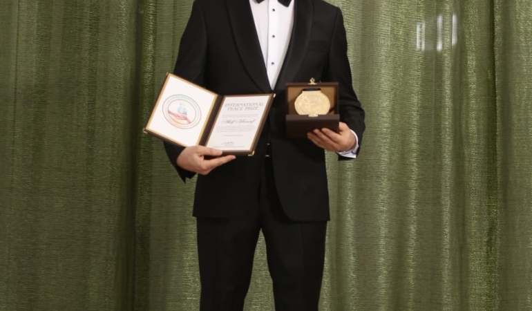 Dünyaca Ünlü Yazar Akif Manaf 2025 Yılı International Peace Prize Ödülü’nü Aldı