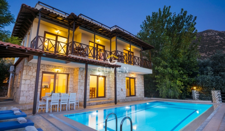 Güven Villas Ayrıcalığıyla Jakuzili ve Isıtmalı Havuzlu Villa Kiralama