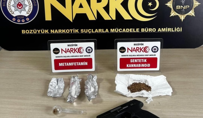 Bilecik’te üzerinde uyuşturucu madde ve ruhsatsız tabanca bulunan zanlı yakalandı