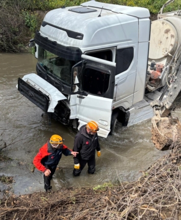 bilecik-haber_bilecik-te-uc-aracin-karistigi-trafik-kazasinda-4-kisi-yaralandi-7488.jpg