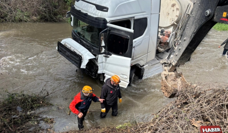 Bilecik’te üç aracın karıştığı trafik kazasında 4 kişi yaralandı