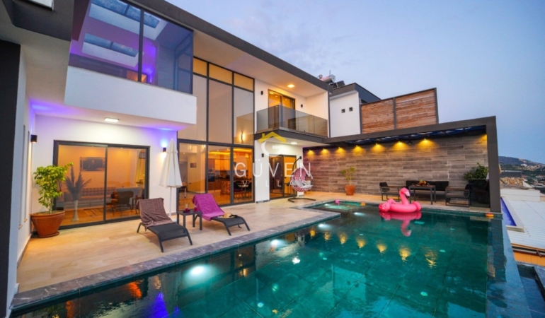 Güven Villas Ayrıcalığıyla Jakuzili ve Isıtmalı Havuzlu Villa Kiralama