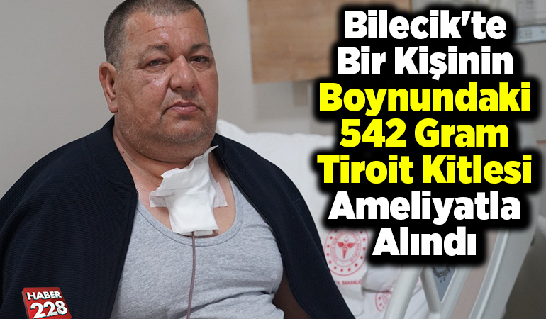 Bilecik’te bir kişinin boynundaki 542 gram tiroit kitlesi ameliyatla alındı